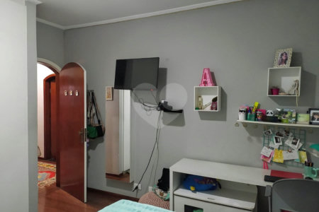 Sobrado à venda com 4 quartos, sendo 2 suítes, em Vila Paulicéia, São Paulo, SP