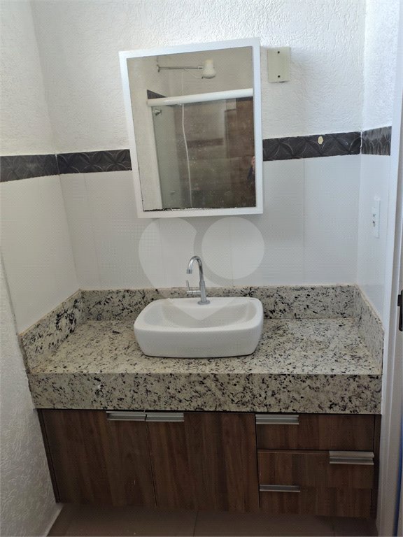 Casa à venda com 3 quartos, sendo 2 suítes, no condomínio Sollaris, Araraquara - SP