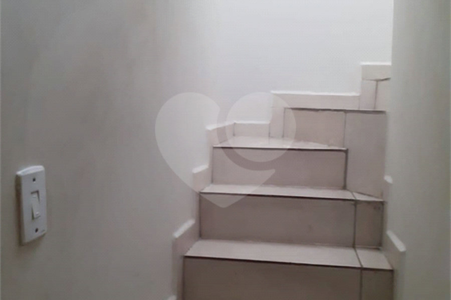 Sobrado à venda com 4 quartos, sendo 1 suíte, em Campo Limpo, São Paulo, SP
