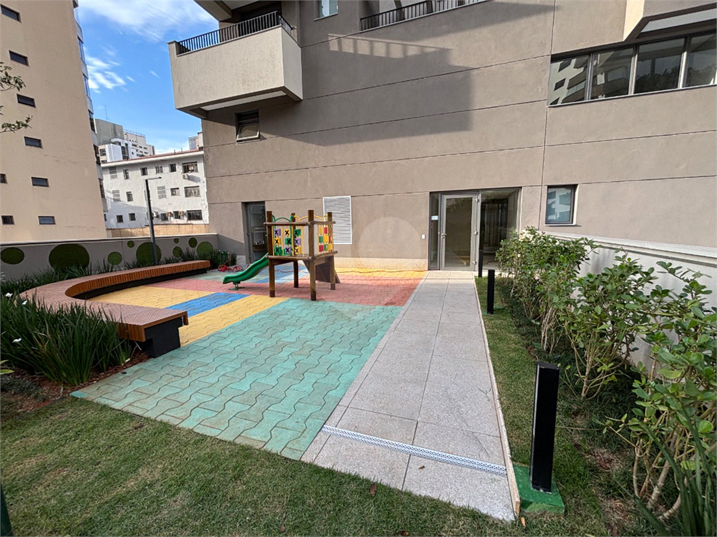 Apartamento à venda com 3 suítes em Moema, São Paulo, SP