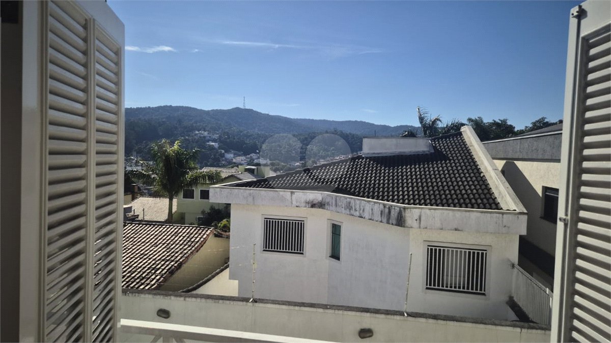 Sobrado à venda com 4 quartos, sendo 2 suítes, em Jardim Virginia Bianca, São Paulo, SP