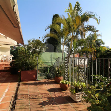 Casa à venda com 4 suítes em Jardim Leonor, São Paulo, SP