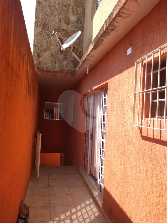 Sobrado à venda com 3 quartos, sendo 1 suíte, em Vila Santa Margarida, Ferraz de Vasconcelos, SP