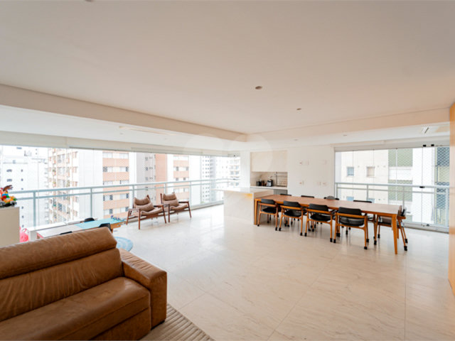 Apartamento à venda com 3 suítes em Campo Belo, São Paulo, SP