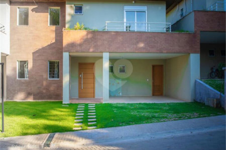 Casa à venda com 3 suítes no condomínio Ecovillágio, São Roque - SP