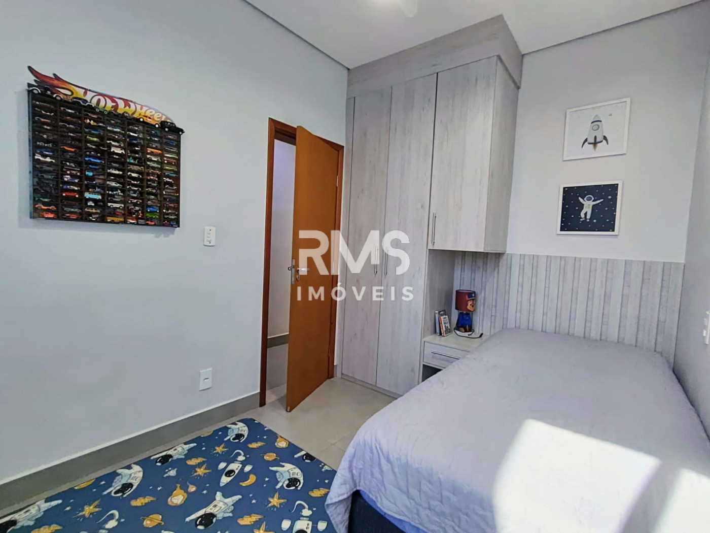 Casa à venda com 3 quartos, sendo 1 suíte, no condomínio Residencial Mont Blanc, Itu - SP