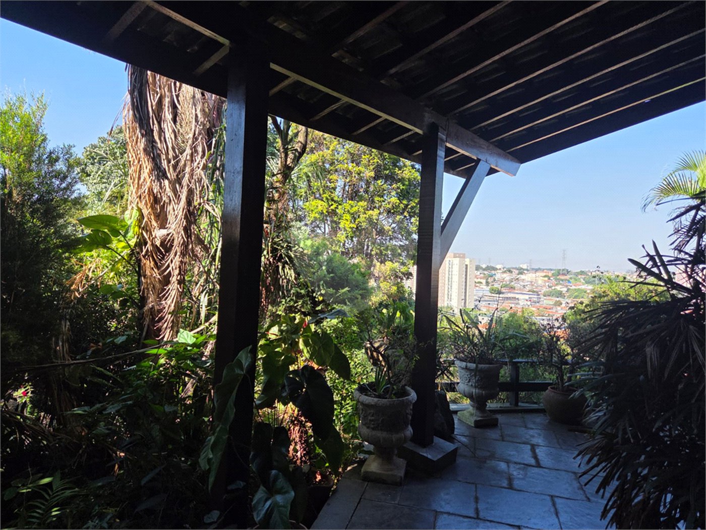 Casa à venda com 4 quartos, sendo 2 suítes, em Cidade São Francisco, São Paulo, SP
