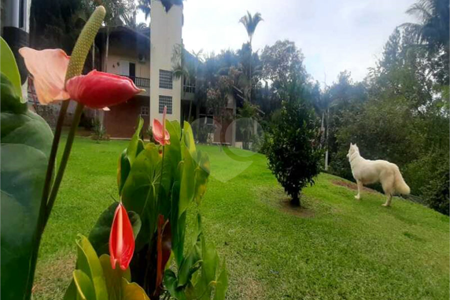 Sobrado à venda com 4 suítes em Serra da Cantareira, Mairiporã, SP