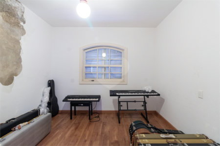Casa à venda com 4 quartos, sendo 2 suítes,  no condomínio Vila das Flores, São Paulo - SP