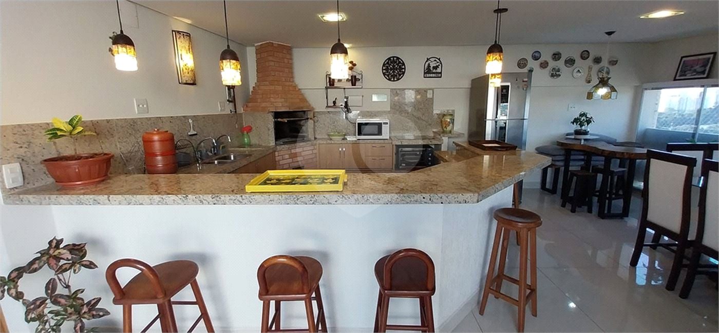Cobertura à venda com 4 quartos, sendo 2 suítes,  em Vila Embaré, Valinhos, SP