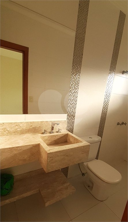 Casa em condomínio à venda ou para alugar com 5 quartos, sendo 3 suítes,  no Centro, Bom Jesus dos Perdões, SP