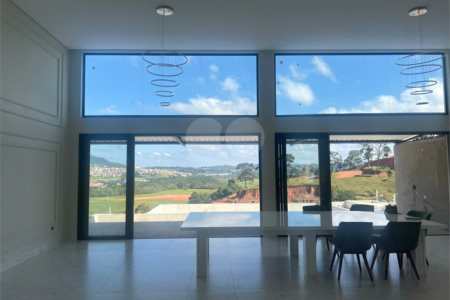 Casa à venda com 3 quartos, sendo 2 suítes,  no condomínio Residencial Alto da Floresta, Bom Jesus dos Perdões - SP