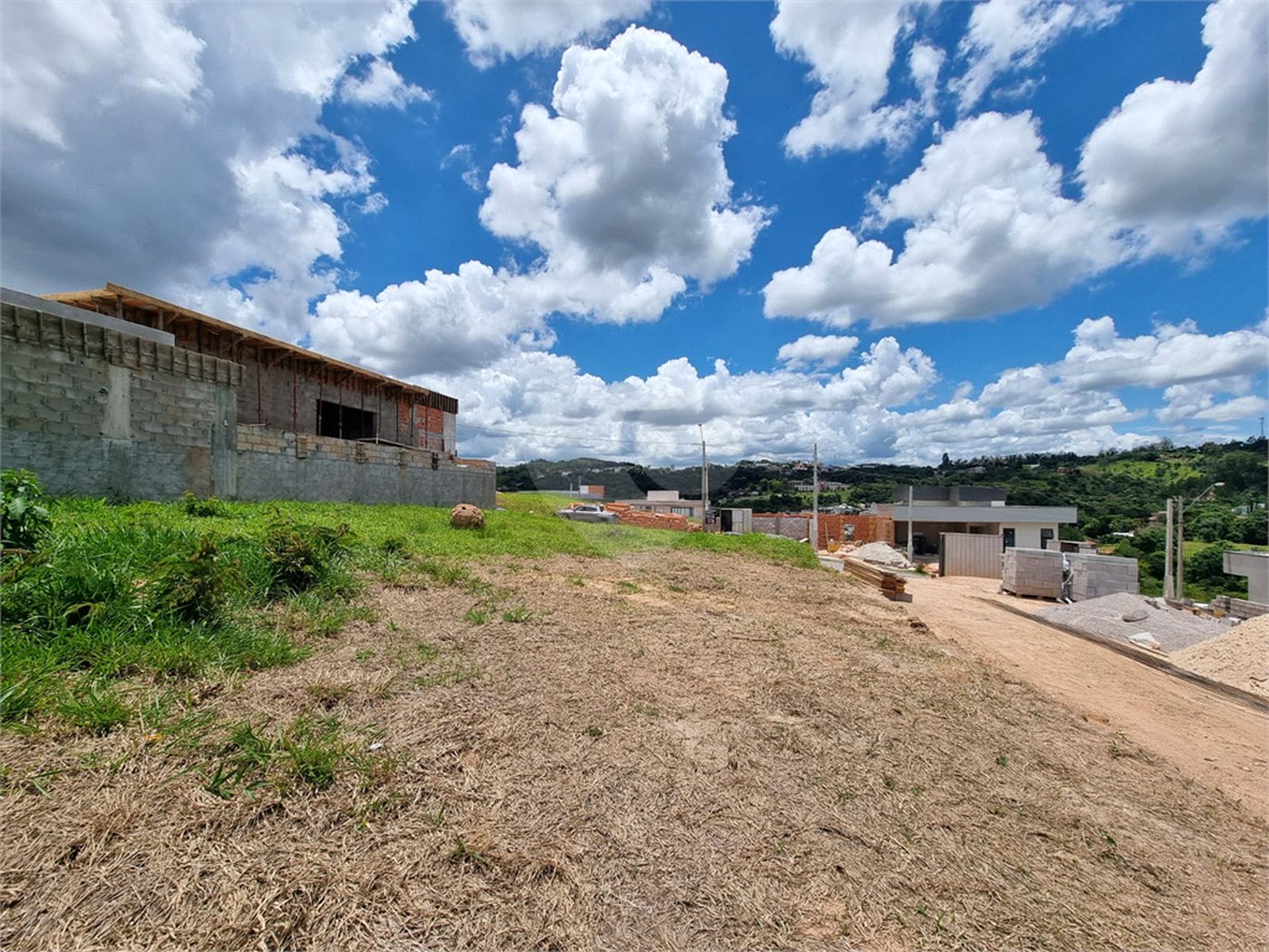 Terreno à venda no condomínio Residencial Recanto das Palmas, Vinhedo - SP
