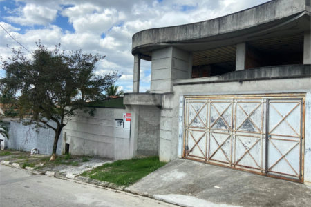 Sobrado à venda com 6 quartos, sendo 2 suítes, em Vila Áurea, Poá, SP