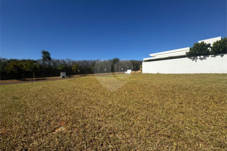 Terreno para venda no condomínio de alto padrão Damha Golf