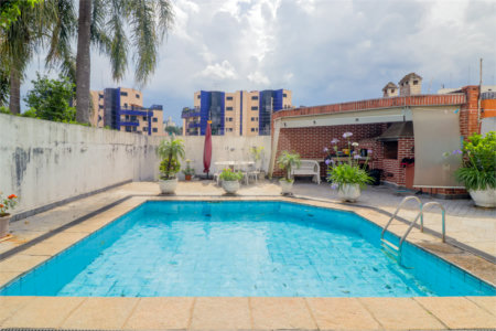 Casa à venda com 4 quartos, sendo 3 suítes, em Vila Sônia, São Paulo, SP