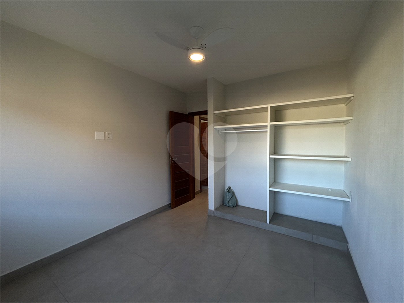 Apartamento à venda com 2 quartos, sendo 1 suíte, no Centro / Arraial D'ajuda, Porto Seguro, BA