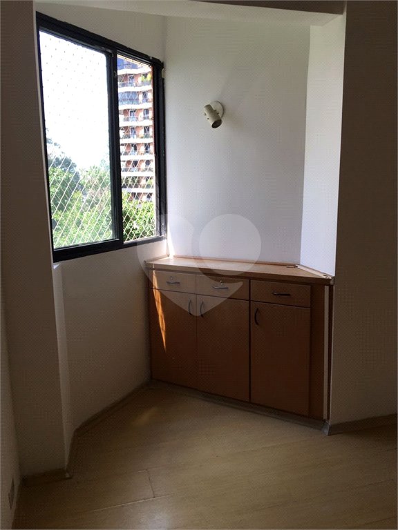 Apartamento à venda com 3 quartos, sendo 1 suíte, em Jardim Parque Morumbi, São Paulo, SP