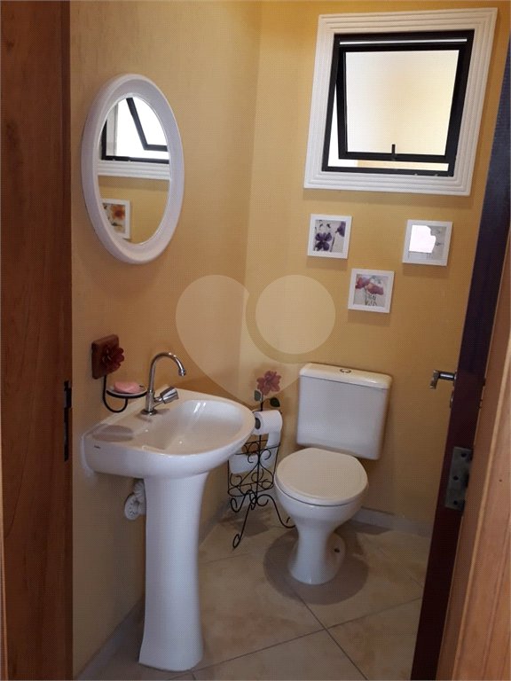 Casa à venda com 3 quartos, sendo 1 suíte, no condomínio Saude, São Paulo - SP