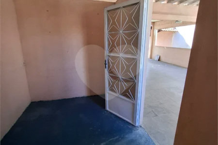 Ó TIMO CASA COM 3 QUARTOS E TERRAÇO EM CONTOMINIO FECHADO