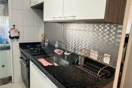 Apartamento com 48m², 2 dormitórios, 1 vaga de garagem, à venda em Itaquera.