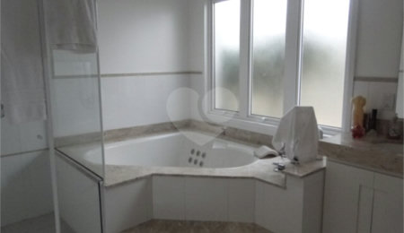 Casa à venda com 3 quartos, sendo 1 suíte, no condomínio Associação Amigos da Malota, Jundiaí - SP