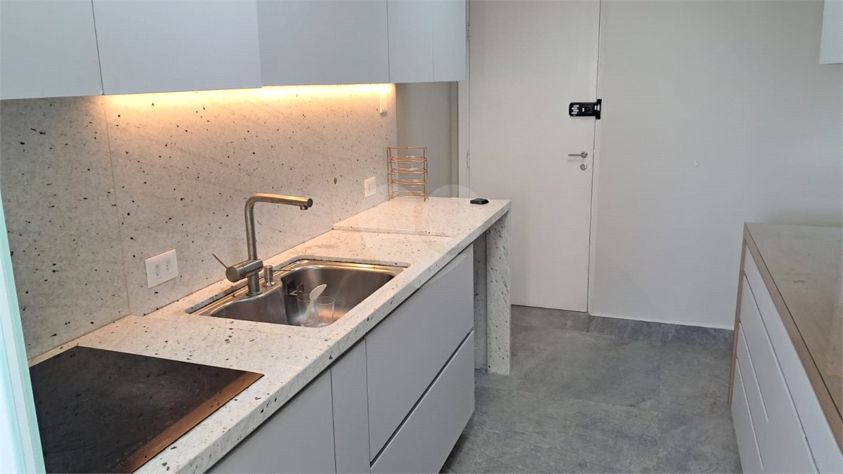 Apartamento para alugar com 3 quartos, sendo 2 suítes, em Jardim Marajoara, São Paulo, SP