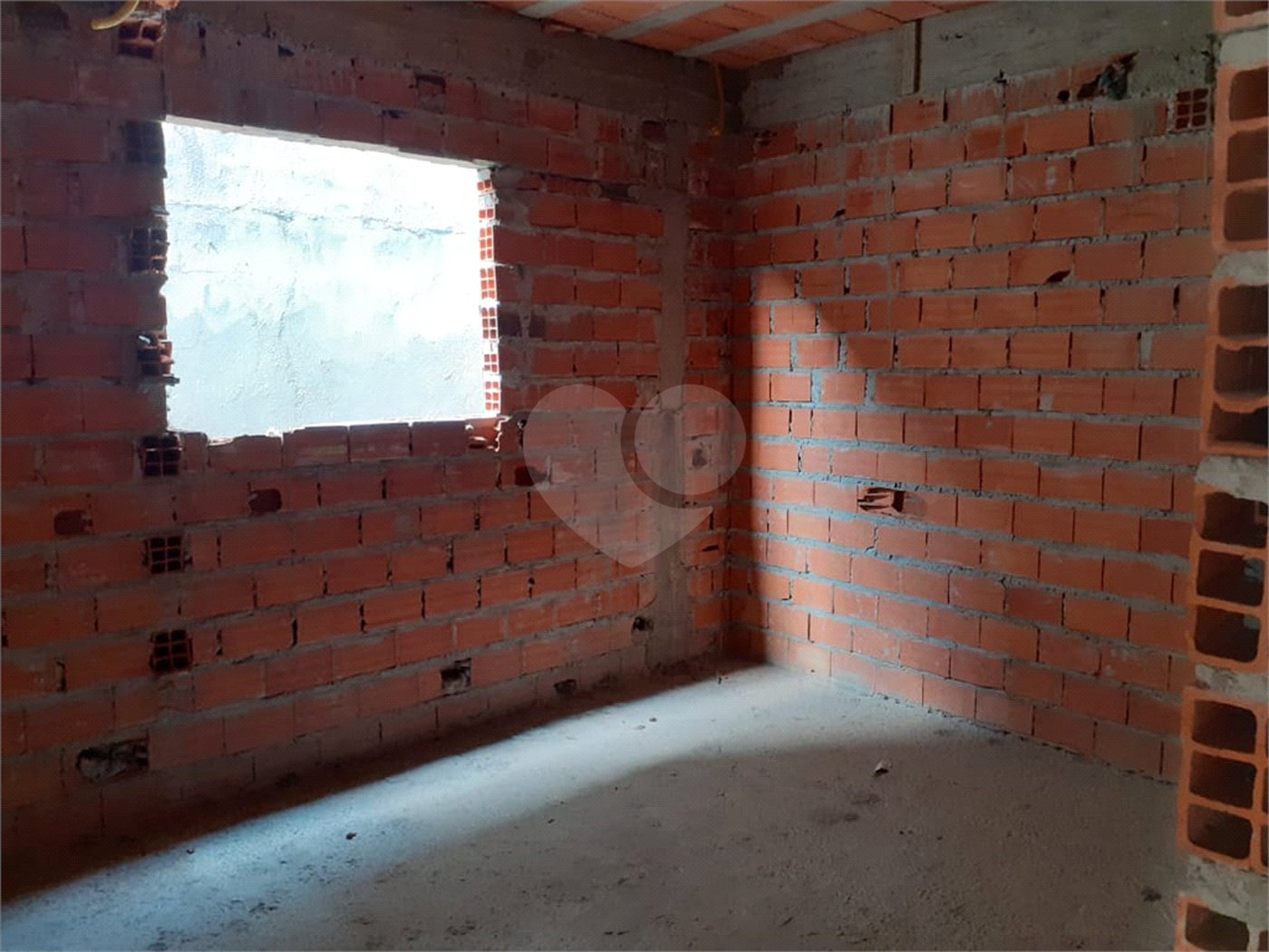 Sobrado à venda com 5 quartos, sendo 1 suíte, em Jardim Cumbica, Guarulhos, SP