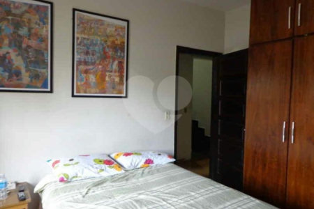 Casa à venda com 3 quartos, sendo 1 suíte,  em Jardim Londrina, São Paulo, SP
