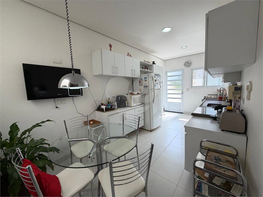 Casa à venda com 4 quartos, sendo 1 suíte, no condomínio Taquaral, São Paulo - SP