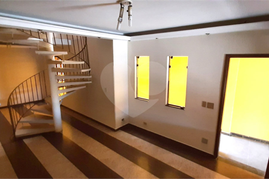 Sobrado à venda com 3 quartos, sendo 1 suíte, em Jardim Bom Clima, Guarulhos, SP