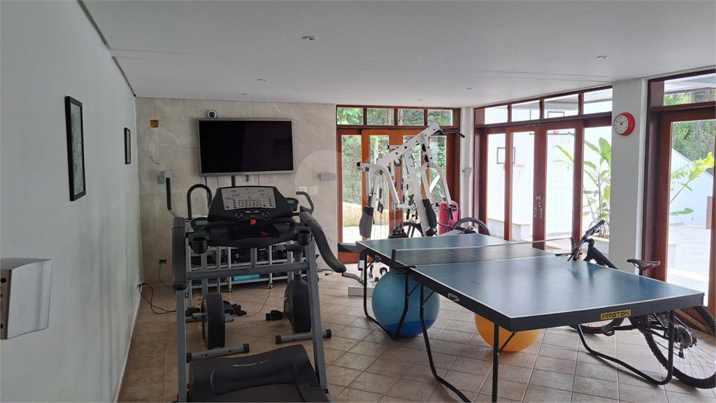 Casa à venda com 6 quartos, sendo 4 suítes, no condomínio Alpes da Cantareira, Mairiporã - SP