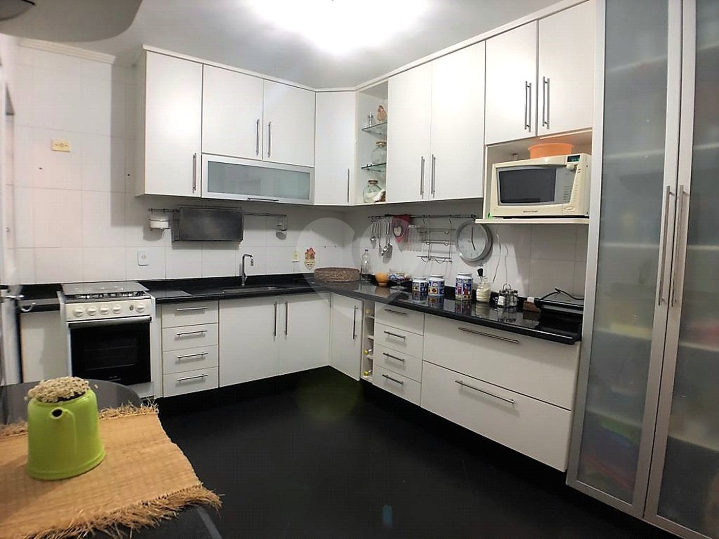 Casa à venda com 3 quartos, sendo 1 suíte, no condomínio Res Vista Verde, São Paulo - SP