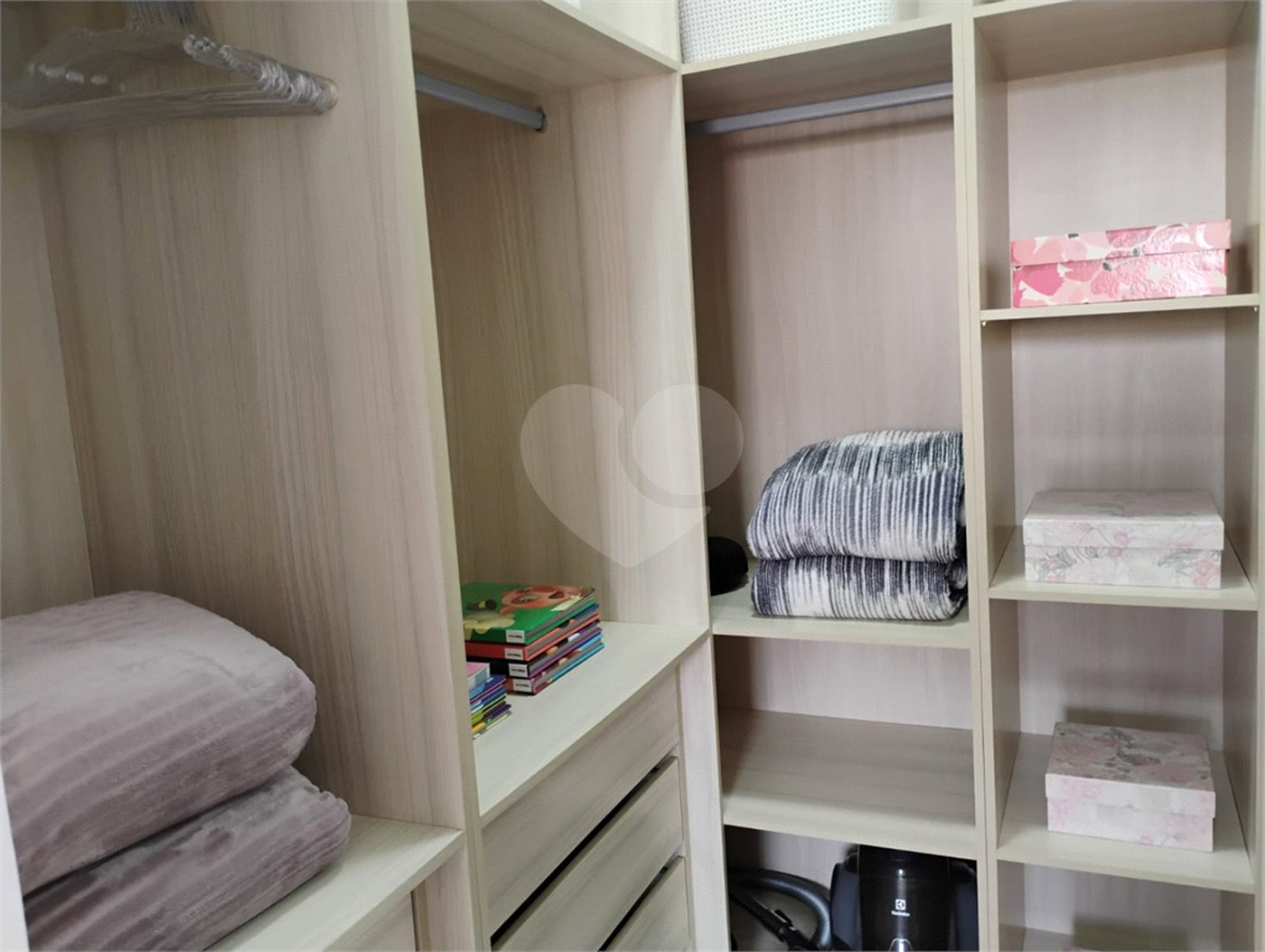Sobrado à venda com 4 quartos, sendo 3 suítes,  em Jardim Marabá, Itapetininga, SP