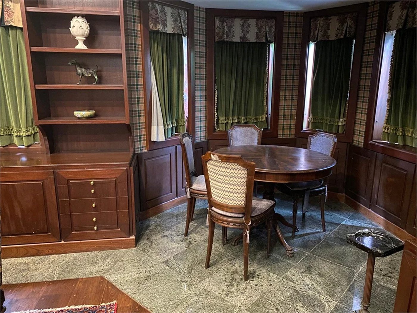 Casa à venda ou para alugar com 5 quartos, sendo 3 suítes, em Fazenda Morumbi, São Paulo, SP
