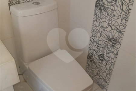 Casa à venda ou para alugar com 4 suítes em Chácaras São Carlos, Cotia, SP