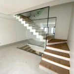 Sobrado novo , com 230m² , 3 suítes , 4 vagas de garagem , à venda no Jardim Bela Vista , em Santo André.