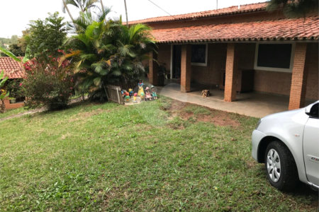 Chácara à venda com 4 quartos, sendo 1 suíte,  em Monterrey, Louveira, SP