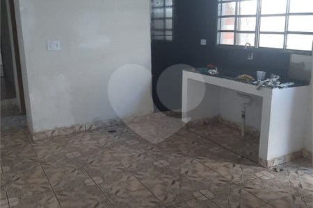Casa térrea com 2 dormitórios.