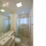 Espaço, conforto e uma localização privilegiada fazem deste apartamento mobiliado no Baeta Neves, em São Bernardo do Campo, uma excelente opção para seu novo lar. Com 118 m², três dormitórios e quatro banheiros, o imóvel oferece ambientes amplos para acomodar a família e receber amigos com comodidad