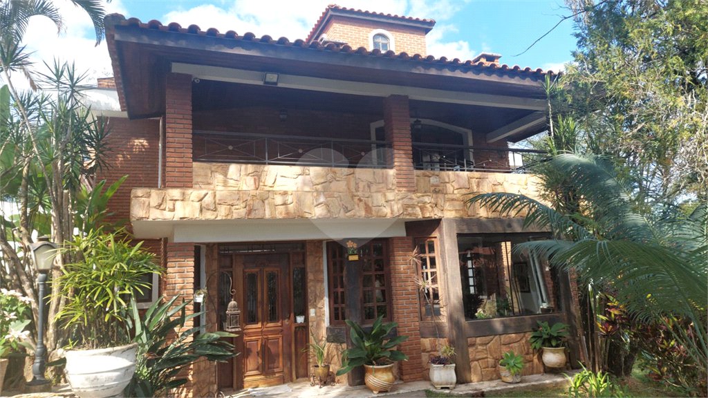 Casa à venda ou para alugar com 5 quartos, sendo 1 suíte, em Cumbari, Mairiporã, SP