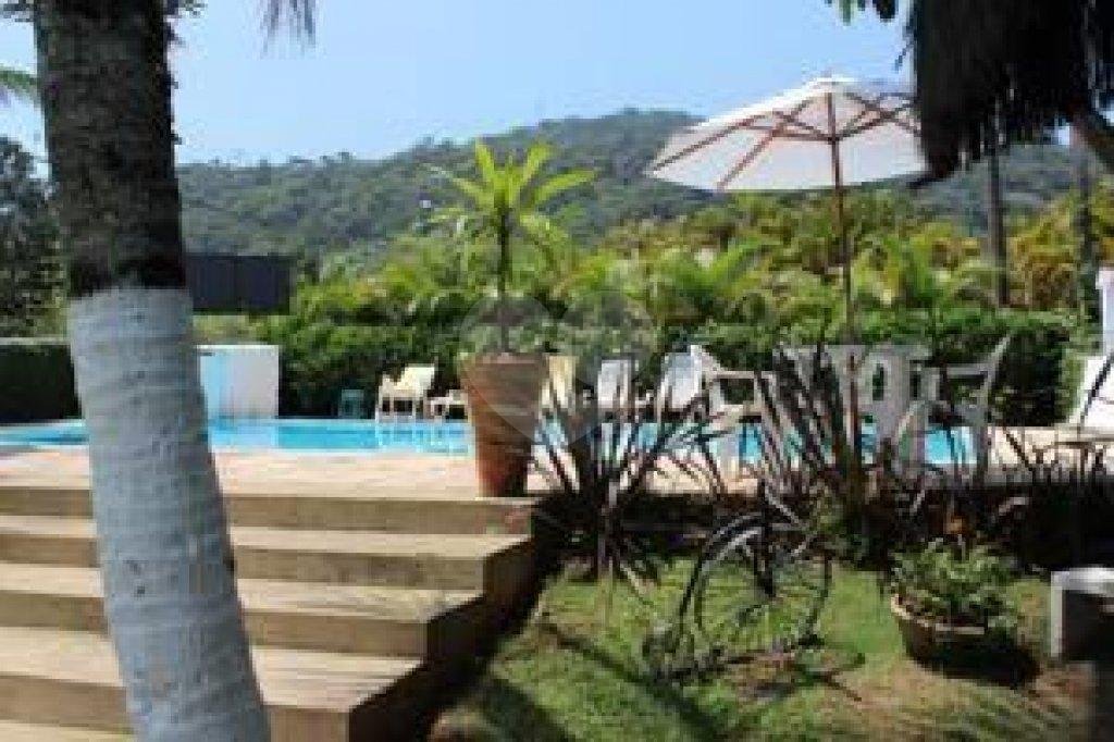 Sobrado à venda com 14 suítes em Jardim Enseada, Guarujá, SP