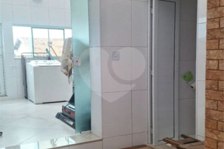 Sobrado à venda com 5 quartos, sendo 2 suítes, em Cidade Satélite Santa Bárbara, São Paulo, SP