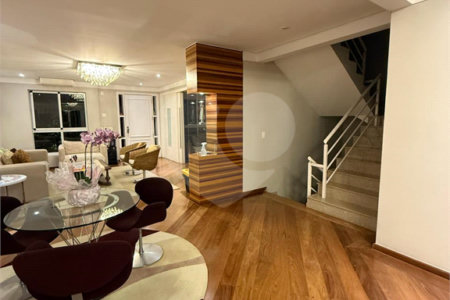 Casa à venda com 4 suítes no condomínio East Village, São Paulo - SP