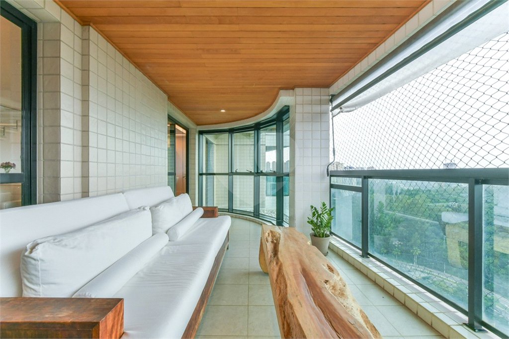 Apartamento à venda com 4 quartos, sendo 2 suítes, em Panamby, São Paulo, SP