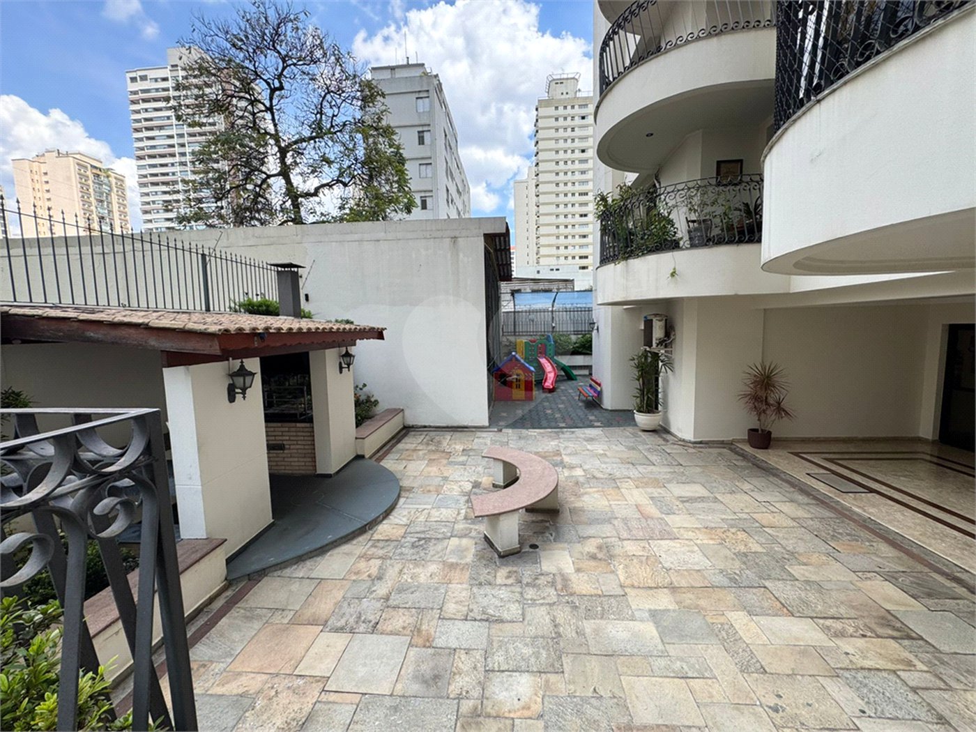 Apartamento à venda com 3 suítes em Indianópolis, São Paulo, SP