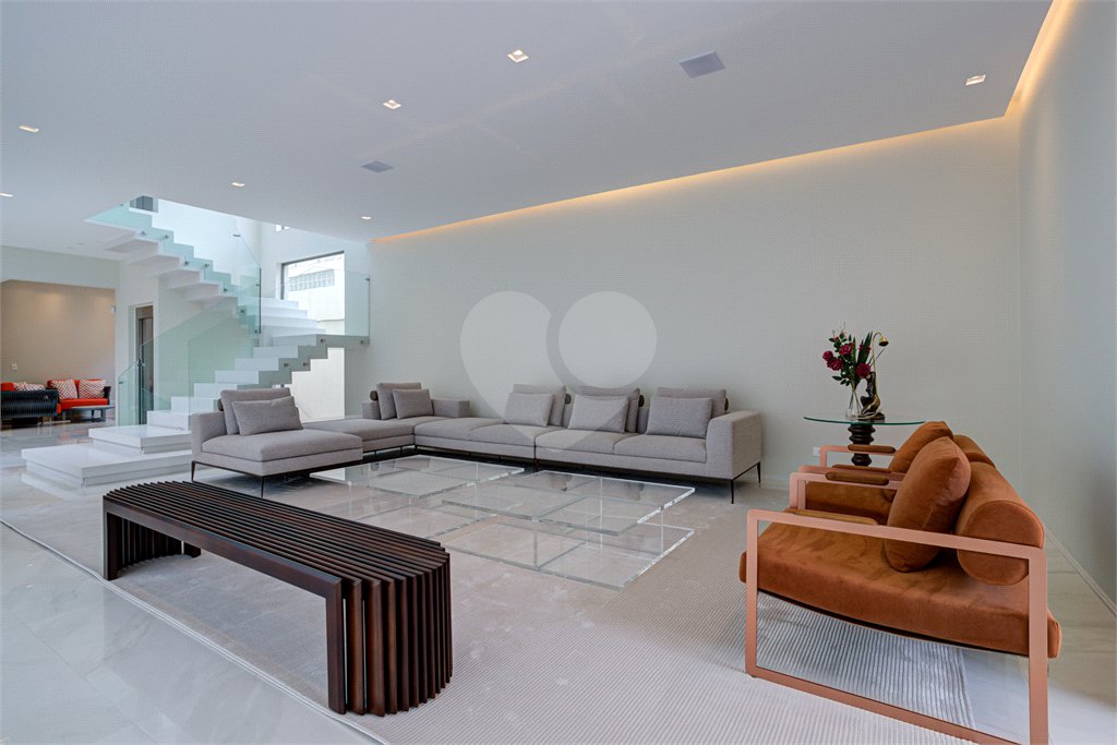 Casa à venda com 5 suítes em Jardim Cordeiro, São Paulo, SP
