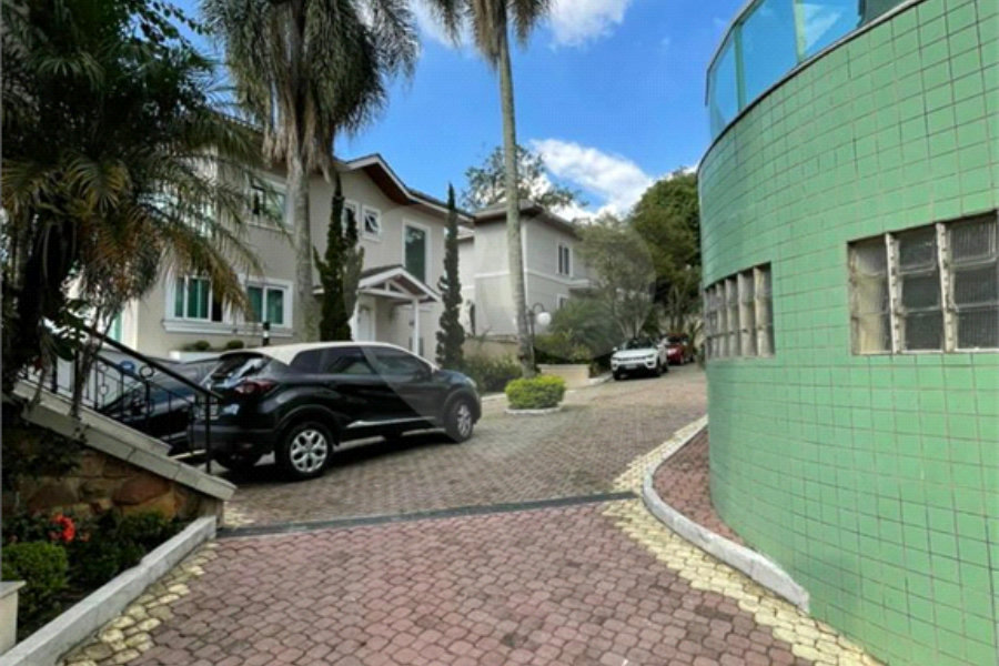 Casa à venda com 3 suítes no condomínio Quinta de Santo Antônio, São Paulo - SP