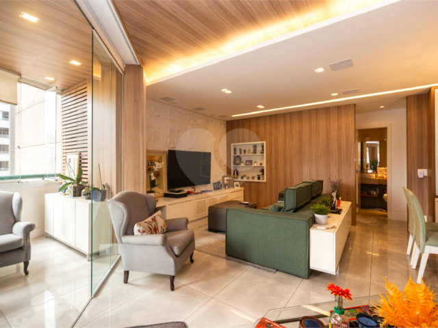 Apartamento à venda com 3 suítes em Moema, São Paulo, SP