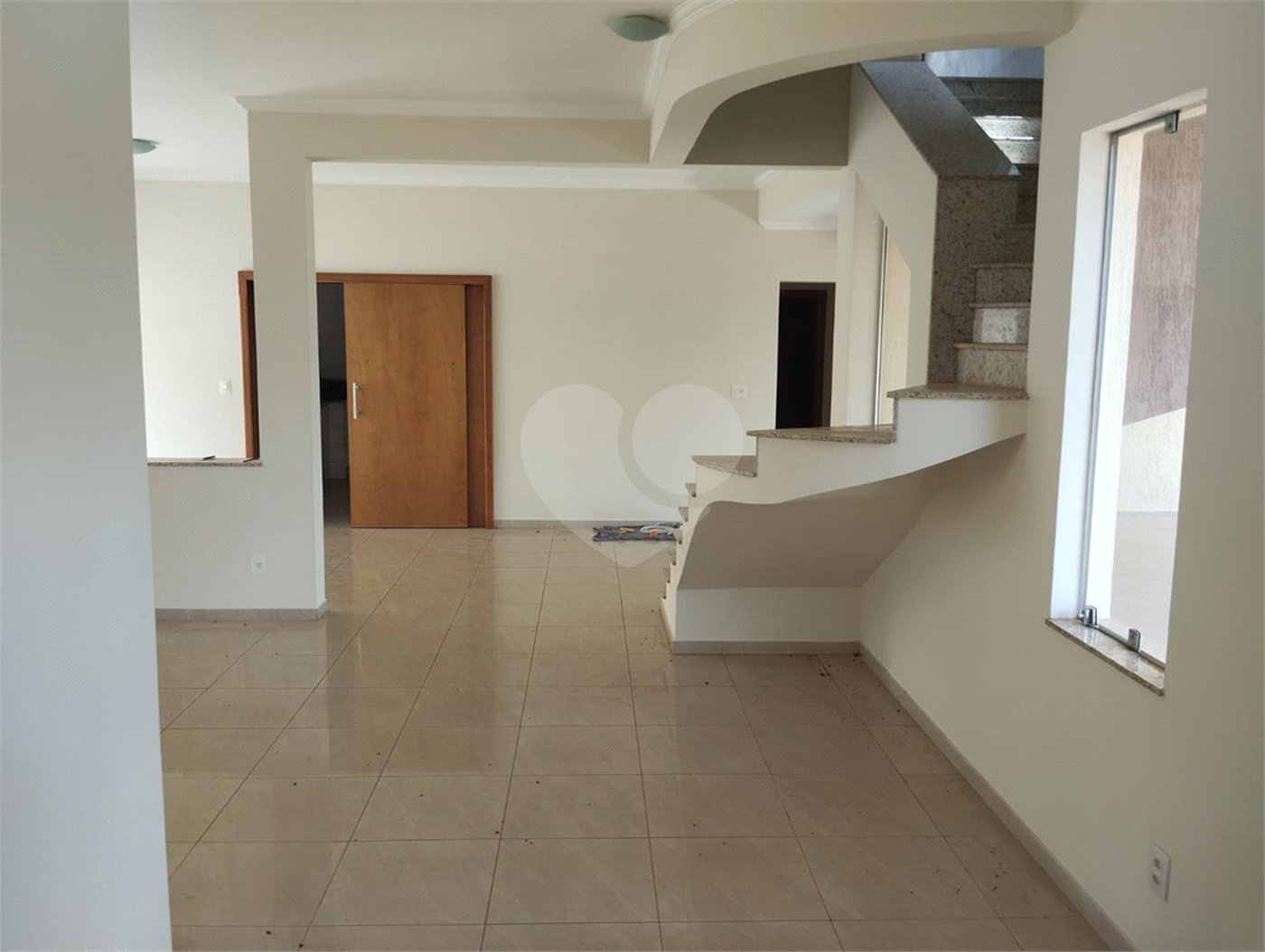 Sobrado à venda com 4 quartos, sendo 3 suítes, em Altos do Jaraguá, Araraquara, SP